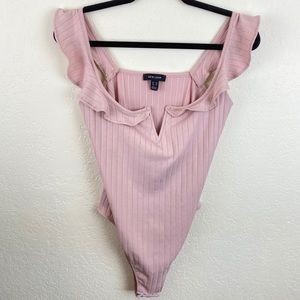 💥5/25 New Look Pink body suit ruffle strap sleeve